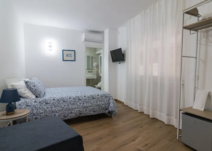 Гостевой дом Joseph's House Чивитавеккья