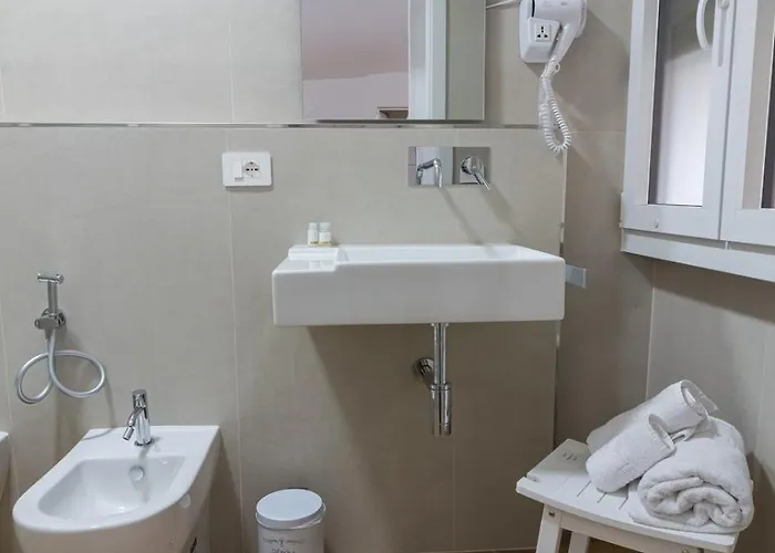 Joseph's House Pensión *